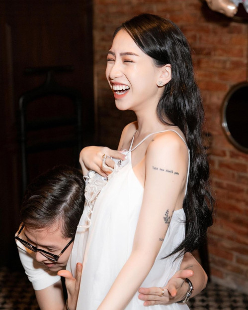 Joyce Phạm (tên thật Phạm Trần Nguyễn Minh Anh, sinh năm 1999) là con gái Minh Nhựa - phó Tổng Giám đốc Công ty Nhựa Long Thành và vợ cũ Phương Thúy.