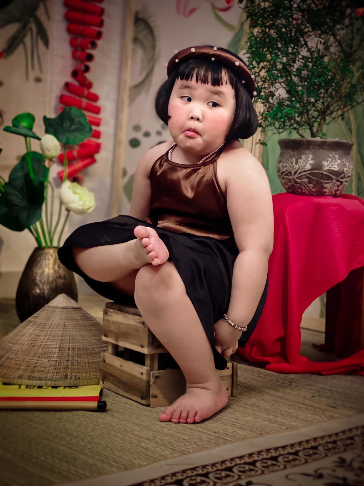 Chỉ còn ít thời gian nữa là đến Tết Nguyên Đán Nhâm Dần, nhiều bậc phụ huynh muốn tranh thủ chụp cho con những bộ ảnh thật xinh xắn, đáng yêu để làm kỷ niệm.