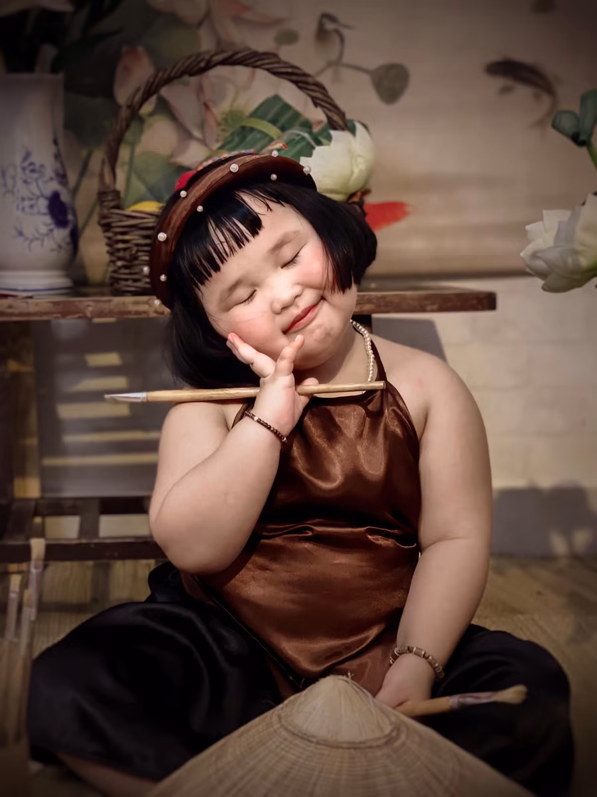 “Đáng yêu quá sức. Mê bả quá trời, coi cái mặt kìa.”, “Còn từ nào để khen nữa không" là một số bình luận của cư dân mạng dành cho bộ ảnh hài hước này.