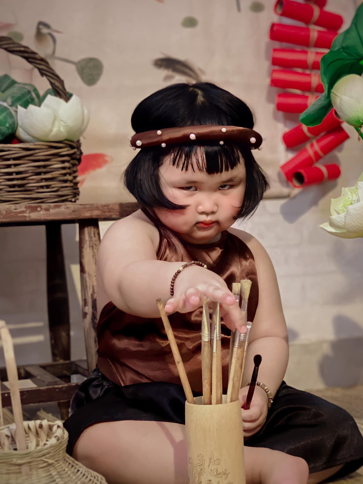 Biểu cảm hài hước của bé khiến ai nấy đều bật cười. Ảnh: Đoàn Cẩm Duyên