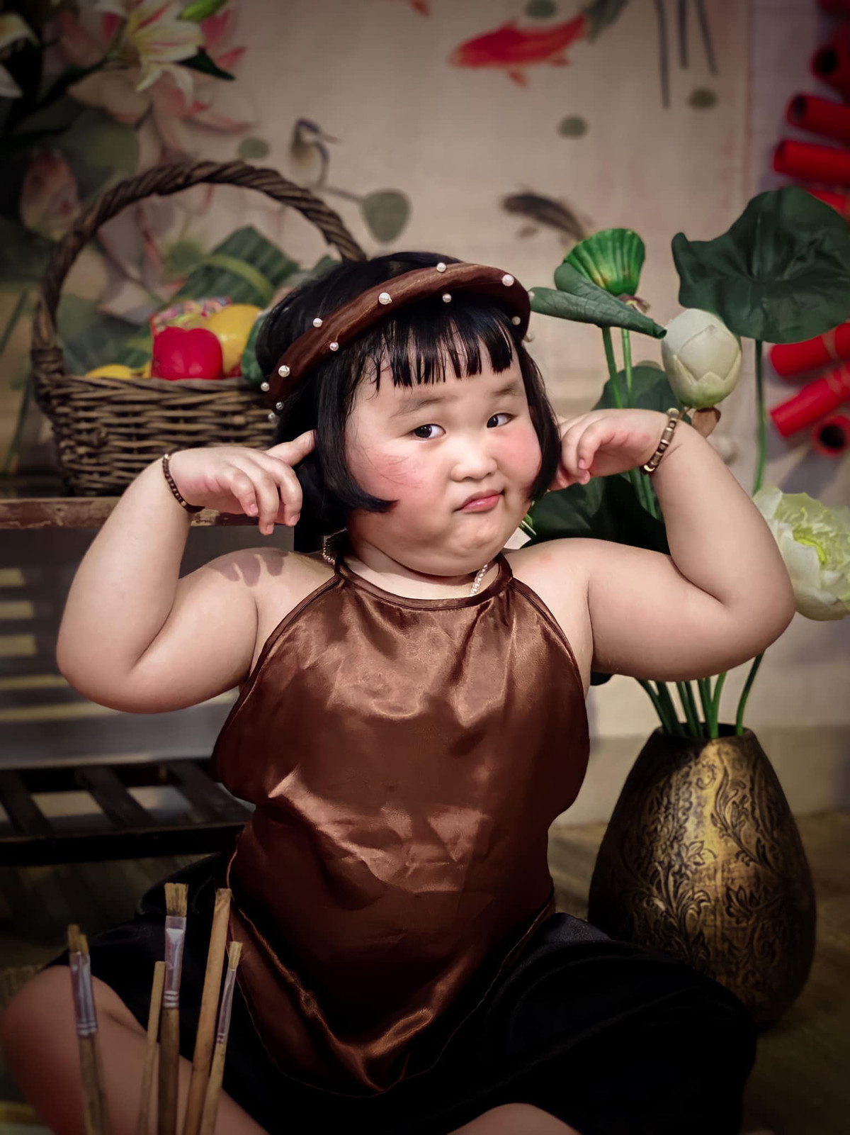 Ai nấy đều phải bật cười và dành lời khen cho biểu cảm hồn nhiên, đáng yêu của cô bé.