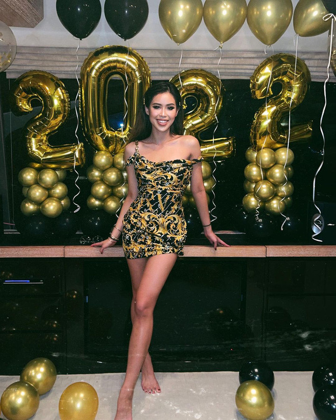 Góp mặt trong buổi tiệc ngoài Tiên Nguyễn thì còn có cả sự xuất hiện của gái đẹp Thảo Nhi Lê - cô nàng vừa tiếp tục ghi danh trong top 100 gương mặt đẹp nhất thế giới.