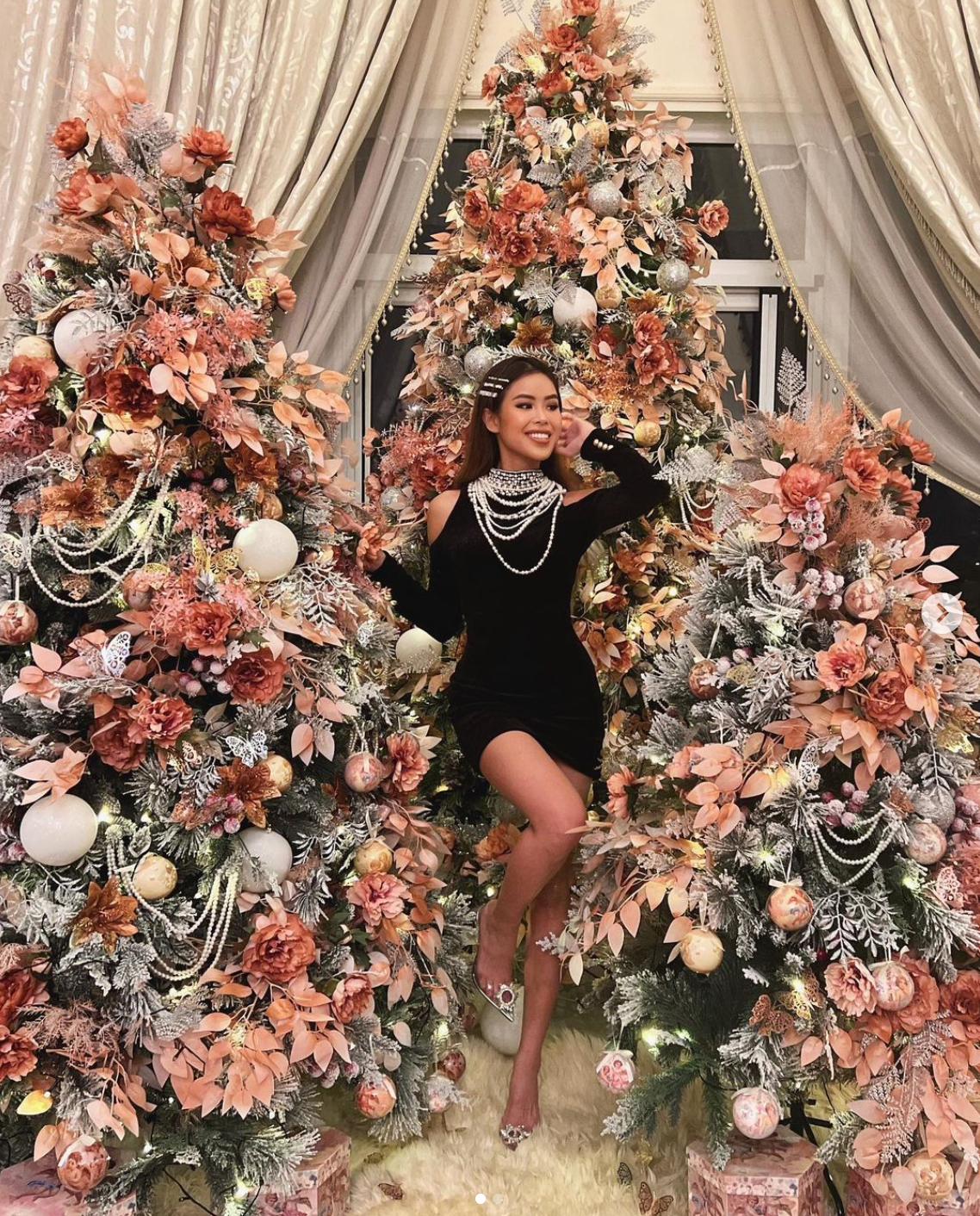 Nhiều netizen đã để lại bình luận khen ngợi nhan sắc của Tiên Nguyễn như: "Nữ hoàng tiệc tùng Tiên Nguyễn đã comeback sau 2 năm "nghỉ dịch", "Nói về tiệc tùng thì Tiên Nguyễn số 2 rich kid nào dám về nhất",...