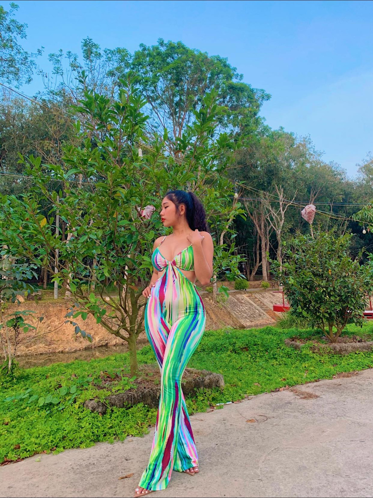 Trên trang cá nhân, Kiều Diễm thường xuyên khoe body săn chắc cùng số đo ba vòng lý tưởng 88-59-97.