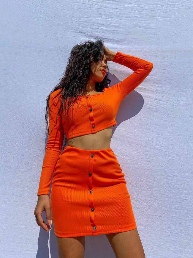 Không còn thanh mảnh như tuổi 18 diện áo dài như xưa, Kiều Diễm giờ đây phổng phao, quyến rũ và táo bạo hơn nhiều.