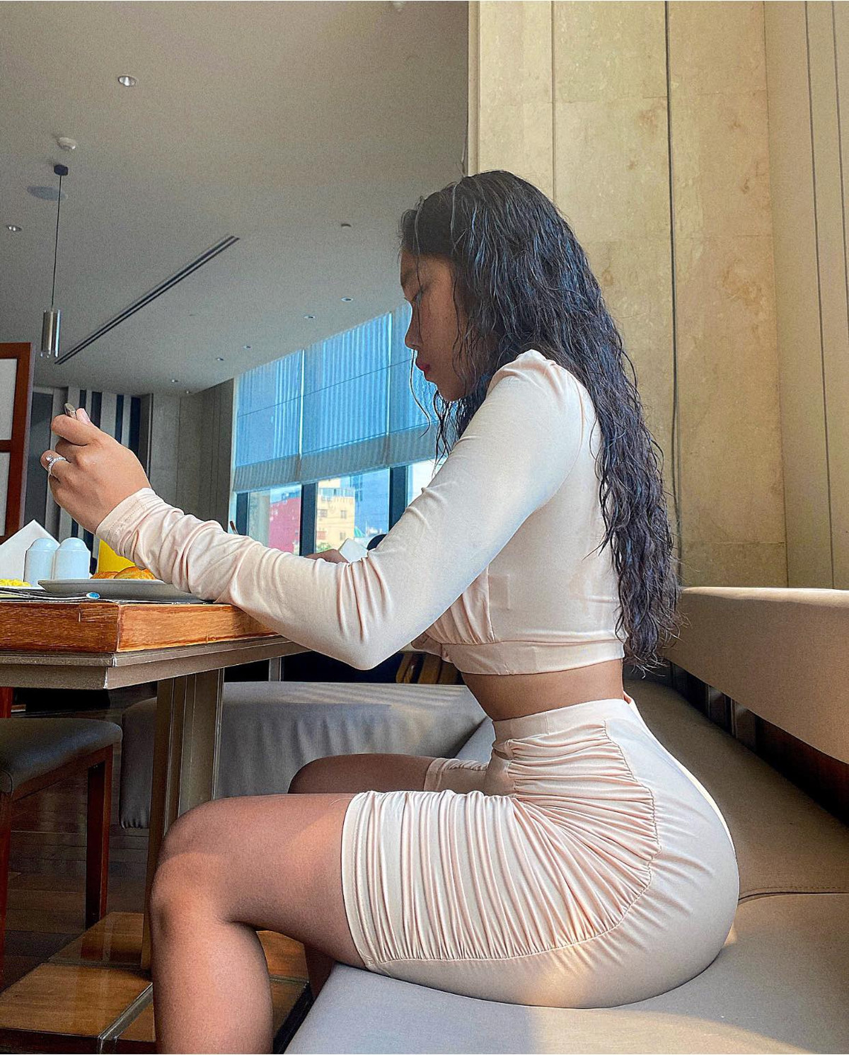 Sở hữu vòng eo con kiến và vòng 3 gần một mét, Kiều Diễm đẹp bốc lửa mỗi khi diện bikini, hay váy ôm bó sát.