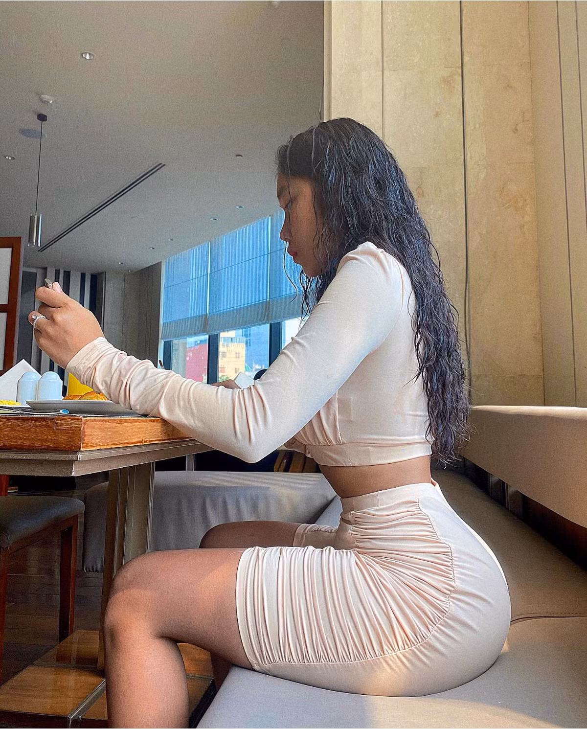 Sở hữu vòng eo con kiến và vòng 3 gần một mét, Kiều Diễm đẹp bốc lửa mỗi khi diện bikini, hay váy ôm bó sát.