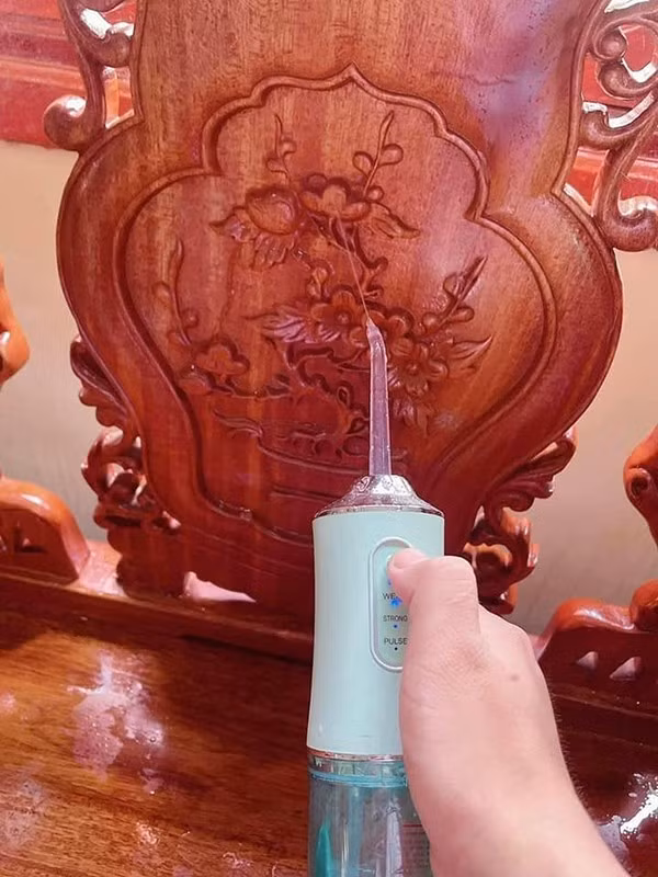 Ưu điểm của cách làm này nhìn chung có thể giải quyết được những khe kẽ nhỏ nhất mà vòi xịt công xuất lớn có thể không giải quyết được.