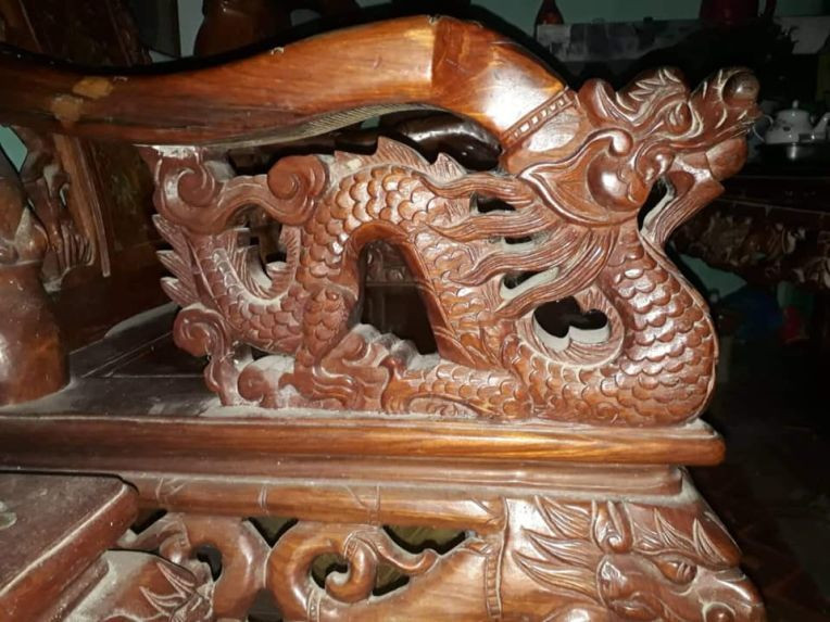 Trong việc dọn nhà đón Tết, việc làm sạch bộ ghế rồng phượng này đã trở thành nỗi sợ khiến nhiều người khóc dở mếu dở.