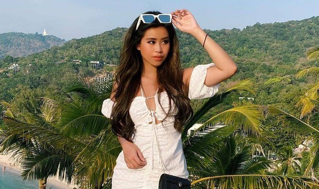 Không chỉ là thành viên của hội “Rich kid Vietnam”, Tiên Nguyễn còn đảm nhận hai vị trí quan trọng của tập đoàn IPPG mà gia đình cô thành lập, là giám đốc quỹ Vì cộng đồng IPP và Phó Tổng Giám đốc phát triển thị trường thời trang cao cấp.