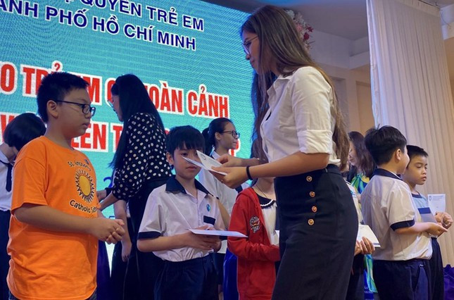 Một số hoạt động nổi trội của Tiên Nguyễn phải kể đến như: góp số tiền 200 triệu đồng cho hai quỹ từ thiện tại show diễn thời trang Thuong, trao tặng 500 triệu đồng cho các em nhỏ có hoàn cảnh khó khăn nhân dịp Quốc tế Thiếu nhi 1/6,...