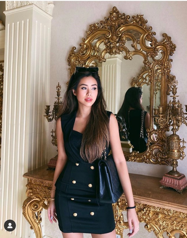 Ngoài những hình ảnh nổi trội về xe sang, hàng hiệu ngập tràn mạng xã hội, Tiên Nguyễn còn là rich kid tích cực hoạt động thiện nguyện vì cộng đồng.