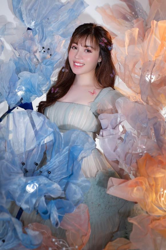 Âu Hà My được nhiều người nhận xét ngày càng xinh đẹp hơn sau ly hôn.