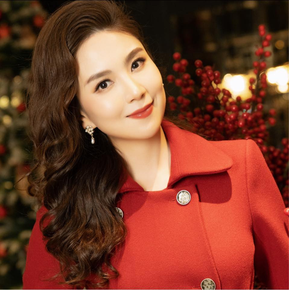 Trên sóng VTV thì chững chạc, nhưng đôi lúc nữ MC VTV cũng khiến khán giả mê mẩn khi "tham chiến" đường đua khoe vóc dáng thon gọn của mình.