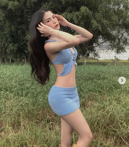 Chiều cao ấn tượng, vóc dáng nhỏ nhắn, vòng nào ra vòng nấy là điểm hấp dẫn ở gái xinh này.