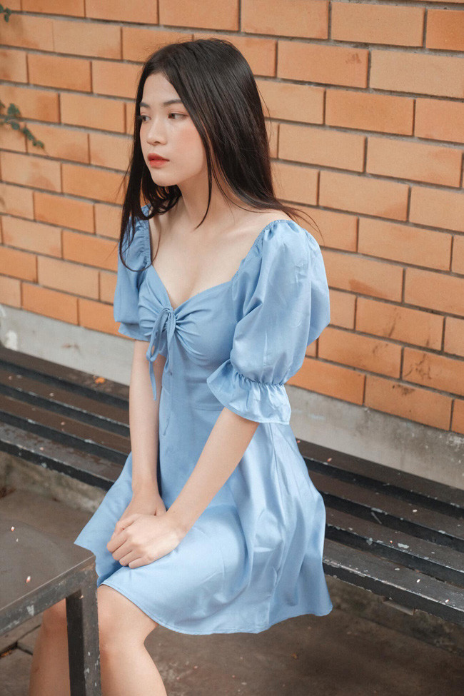 Trên trang cá nhân, hot girl Sài thành chia sẻ nhiều bộ ảnh với concept lạ, vừa cá tính lại vô cùng độc đáo.