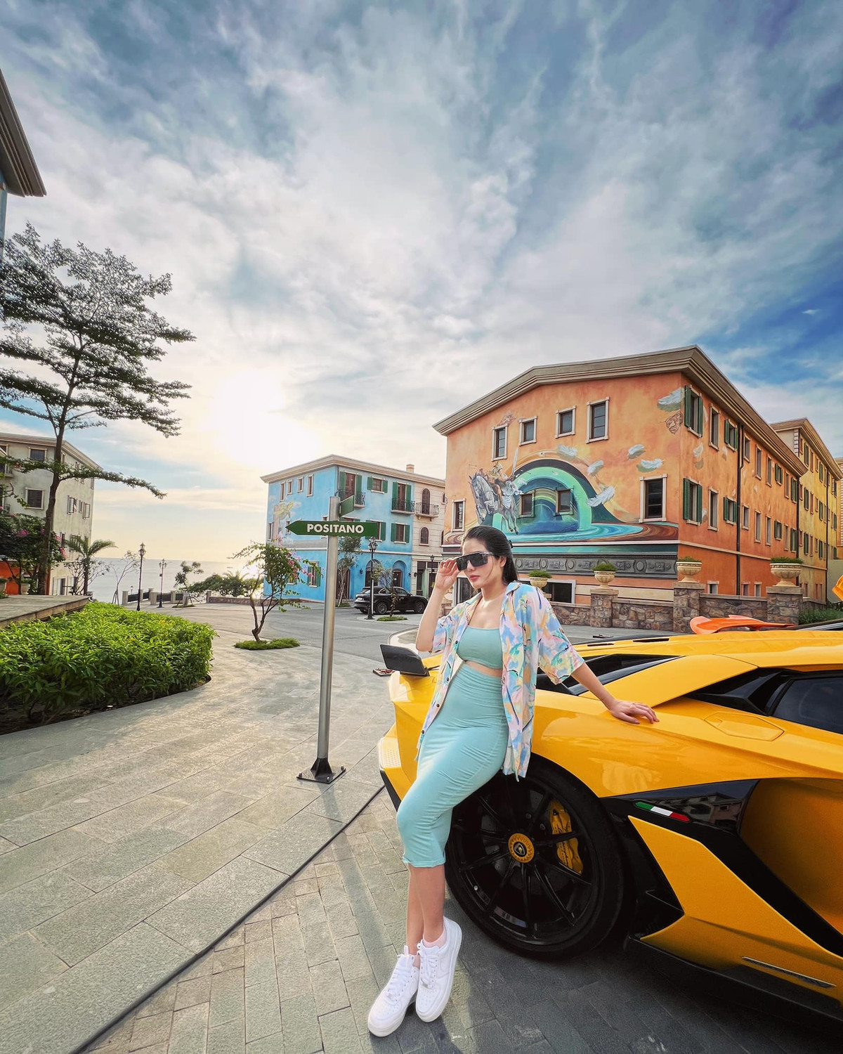 Chỉ sau 4 tháng sinh con, Lê Loan đã lấy lại được thân hình quyến rũ không kém gì thời con gái thế này phải gọi là quá xuất sắc.