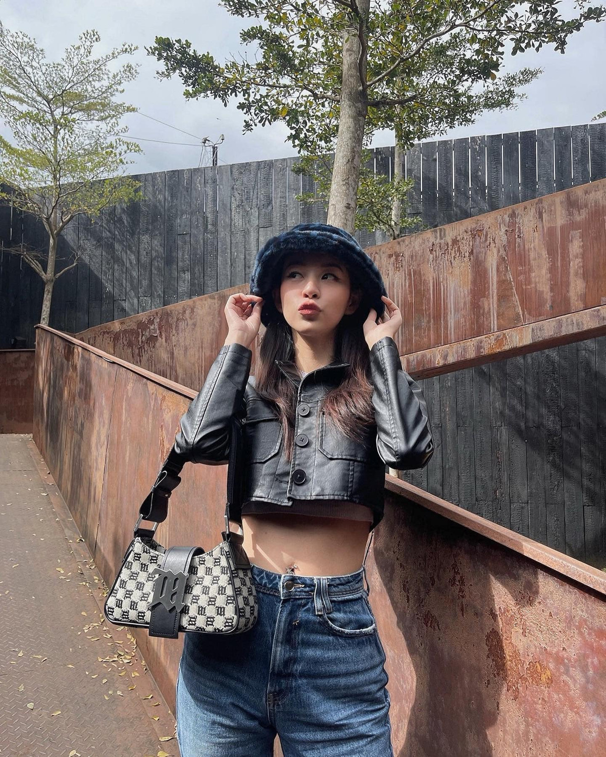 Vóc dáng chuẩn mẫu của tiểu thư Hà thành chưa khi nào khiến người hâm mộ thất vọng.