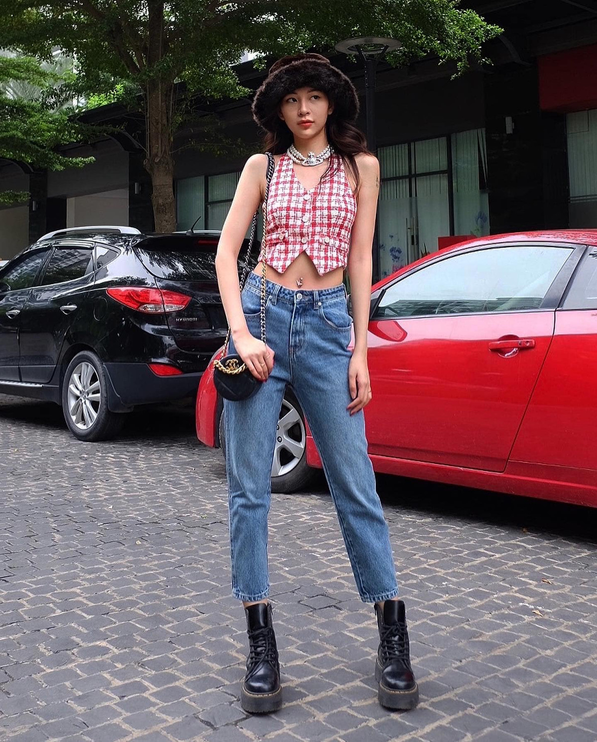 Dù không công khai cụ thể về bạn trai thiếu gia, thế nhưng quán quân The Face lại liên tục lộ ra nhiều chi tiết đang hẹn hò, hưởng thụ cùng "nửa kia".