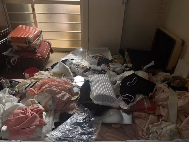 Sau khi thấy cảnh tượng phòng trọ ngập rác kinh hoàng, nhiều người hoàn toàn hiểu cho nỗi kinh ngạc của chủ phòng trọ khi mở cửa bước vào hay lúc nhận phòng.