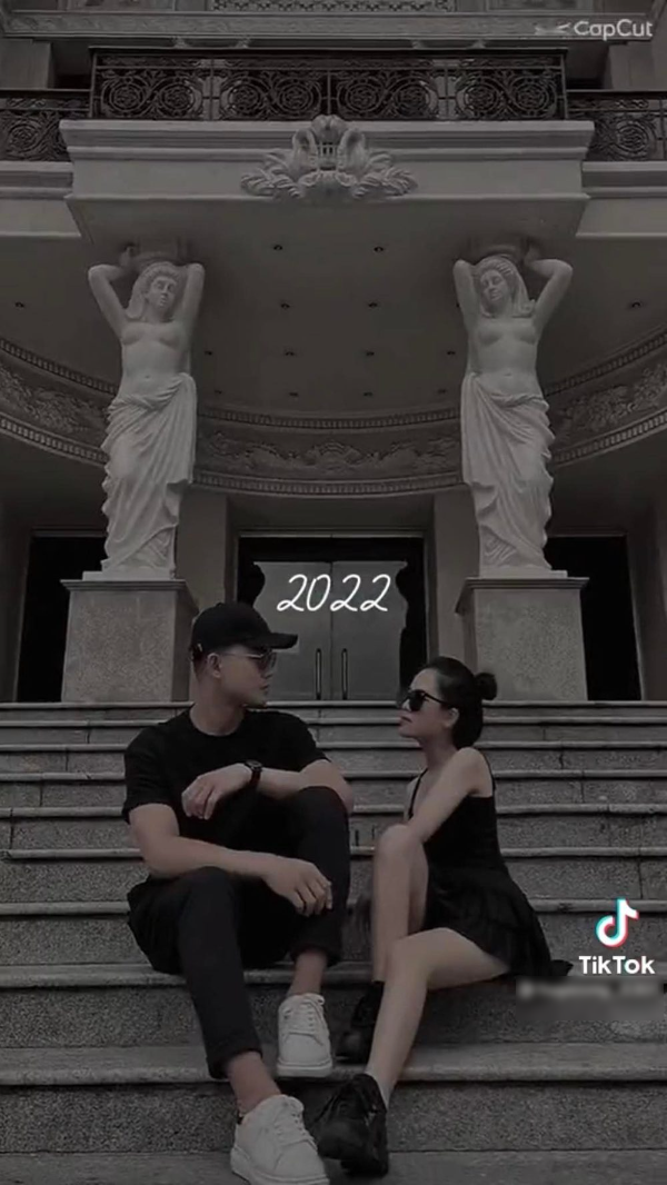 Bên cạnh đó, anh chàng còn không ngần ngại quay các clip dễ thương và diễn cùng người yêu khiến netizen trầm trồ ghen tị.