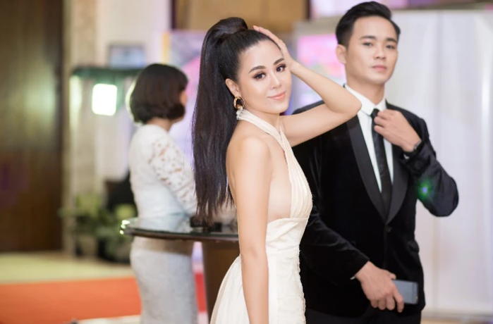 Về phần Nam Thư, cô nàng thì không ngần ngại dành nhiều lời khen ngợi cho "bạn trai tin đồn".