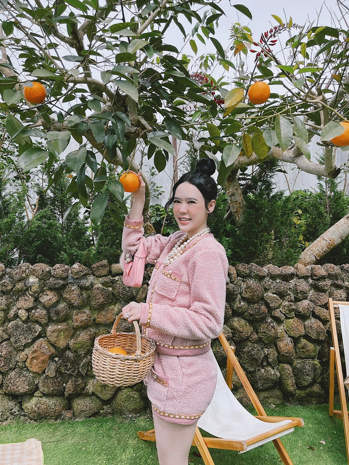 Vân Tiny cũng là cựu hot girl đình đám một thời, không chỉ gây chú ý khi làm dâu hào môn, cô còn có sức hút hơn cả khi sở hữu thân hình nóng bỏng, gợi cảm.