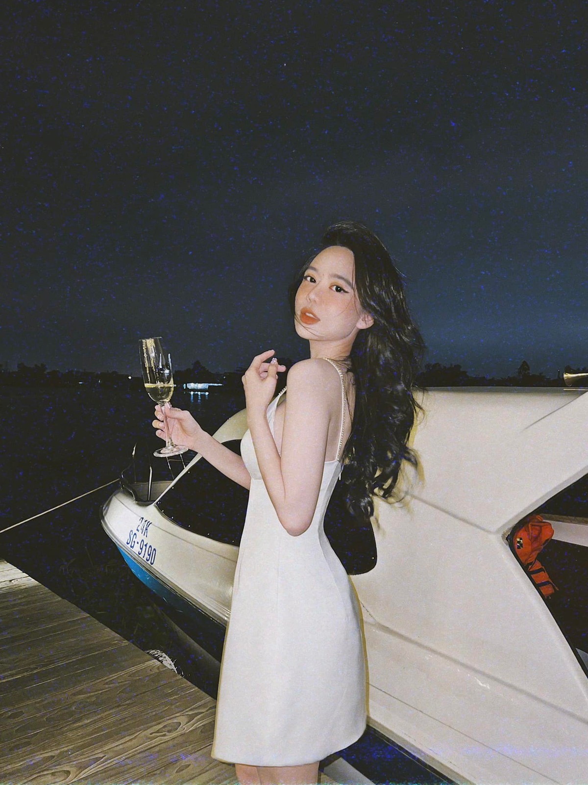 Vân Tiny (Nguyễn Hải Vân) được biết tới nhiều hơn với danh xưng con dâu "ông trùm" điện tử Sài thành.