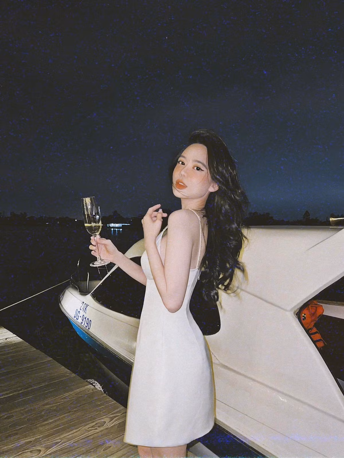 Vân Tiny (Nguyễn Hải Vân) được biết tới nhiều hơn với danh xưng con dâu "ông trùm" điện tử Sài thành.