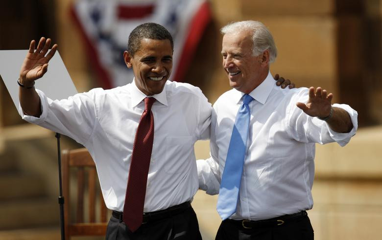 Thượng nghị sĩ Joe Biden, khi đó là ứng viên Phó Tổng thống Mỹ, và Thượng nghị sĩ Barack Obama, khi đó là ứng viên Tổng thống Mỹ của Đảng Dân chủ, trong sự kiện tại Springfield, bang Illinois, ngày 23/8/2008.