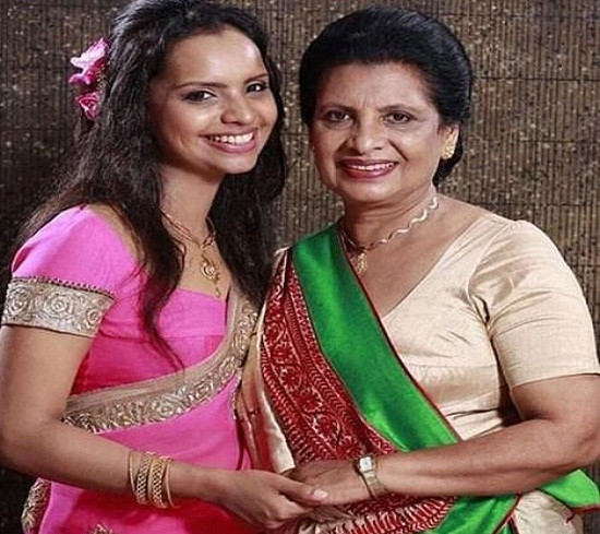 Shantha Mayadunne và con gái Nisanga khi còn sống. Ảnh: Facebook.