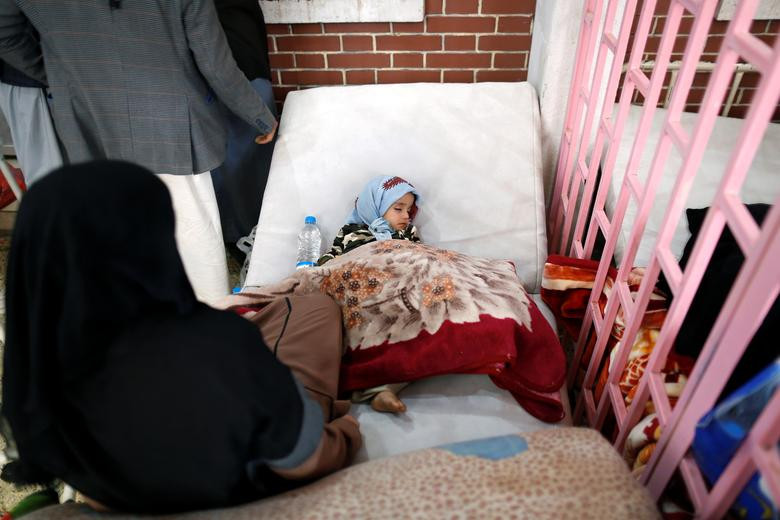 "Chúng tôi liên tục tiếp nhận các bệnh nhân. Dịch tả lan rộng khắp nơi. Trong hai tuần qua, có khoảng 1.100 trường hợp mắc bệnh tả được xác nhận", ông Ismail Mansoury, một bác sĩ làm việc tại bệnh viện ở thủ đô Sanaa, cho hay.