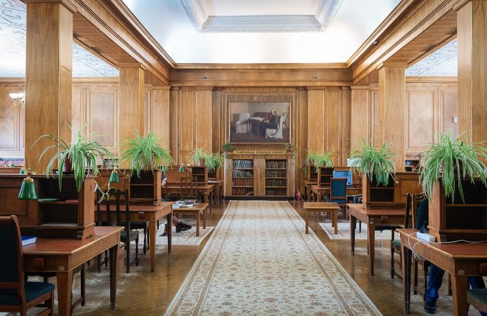 Việc chụp ảnh trong thư viện lớn nhất nước Nga này cần phải có giấy phép.