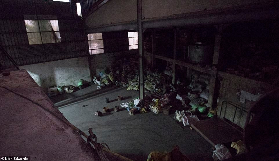 Lanh nguoi “kho” vu khi cua ke khung bo dam mau Sri Lanka-Hinh-3