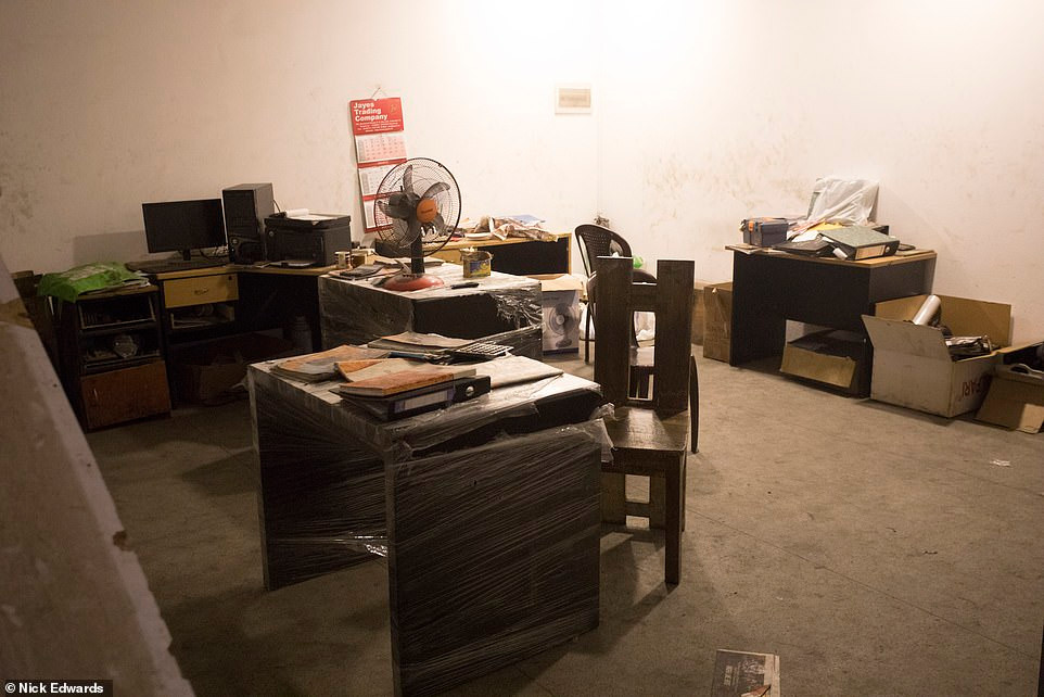 Lanh nguoi “kho” vu khi cua ke khung bo dam mau Sri Lanka-Hinh-7