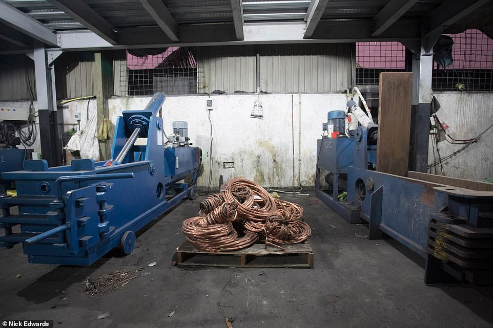 Lanh nguoi “kho” vu khi cua ke khung bo dam mau Sri Lanka-Hinh-8