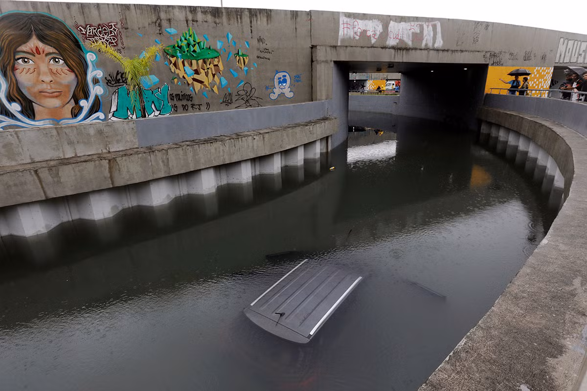 Theo Al Jazeera, những trận mưa lớn kéo dài đã gây ra lũ lụt nghiêm trọng thành phố Rio de Jaineiro của Brazil, khiến ít nhất 10 người thiệt mạng. (Nguồn ảnh: Al Jazeera)