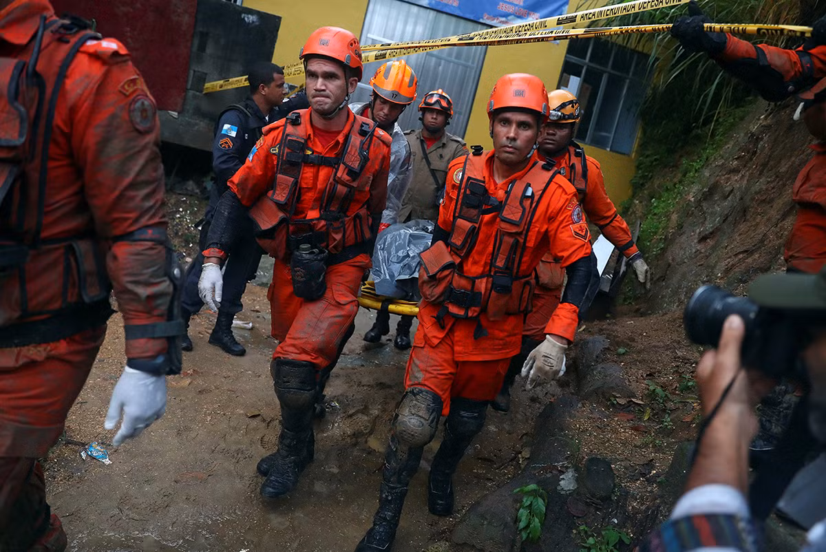 Khu vực phía nam Rio de Jaineiro, bao gồm các địa điểm du lịch như Copacabana và Ipanema, bị ảnh hưởng nặng nề nhất.