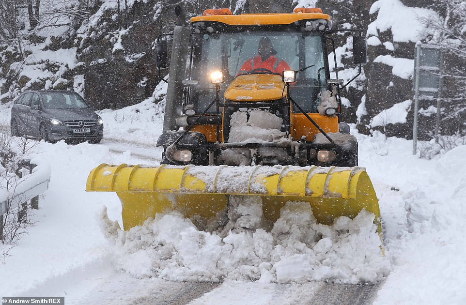 Kinh ngac tuyet phu trang nuoc Anh vao mua xuan-Hinh-4