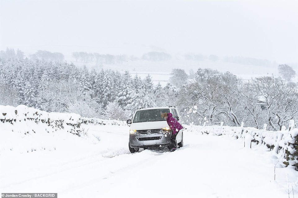 Kinh ngac tuyet phu trang nuoc Anh vao mua xuan-Hinh-11