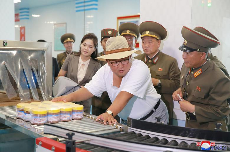 Chu tich Trieu Tien Kim Jong-un dich than thi sat cac nha may-Hinh-12