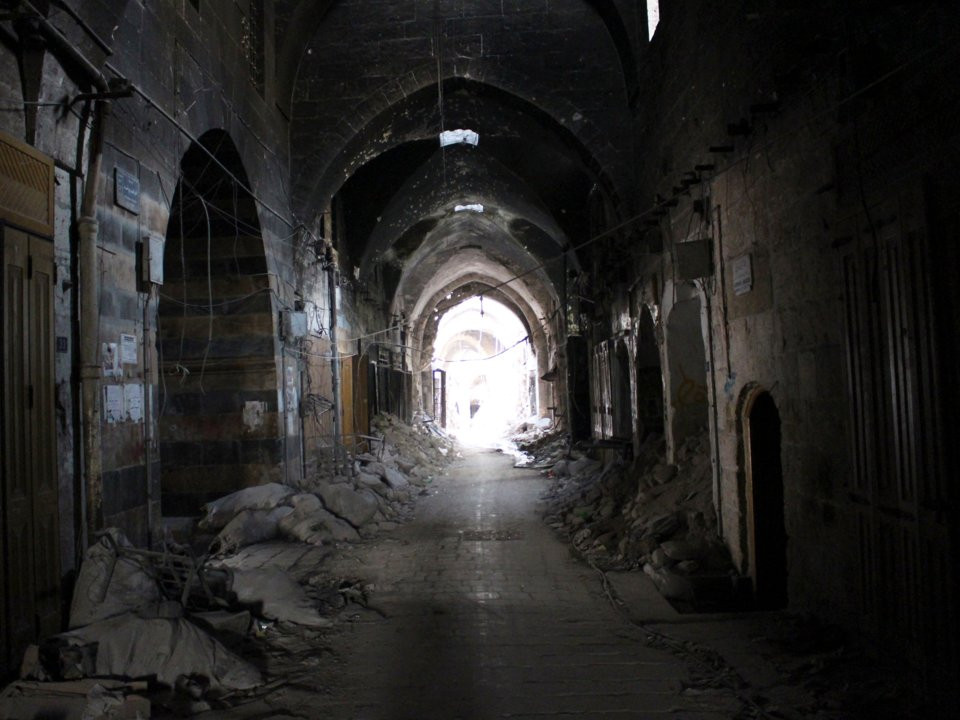 Trong thế kỷ 16, khu chợ Souk ở Aleppo, Syria, từng là trung tâm văn hóa, thương mại. Tuy nhiên, khu chợ này đã bị phá huỷ trong một vụ hỏa hoạn vào năm 2012 liên quan đến cuộc giao tranh giữa Quân đội chính phủ Syria và phe đối lập.