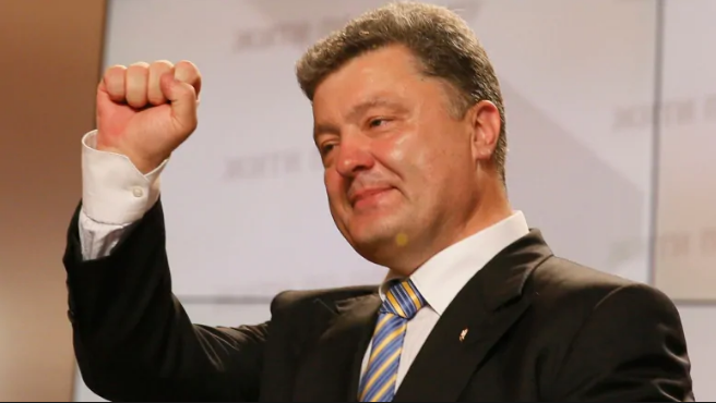 Ông Poroshenko lần đầu tiên được bầu vào Quốc hội Ukraine vào năm 1998, và từng đảm nhiệm nhiều chức vụ quan trọng trong bộ máy nhà nước Ukraine. Ảnh: CBC.