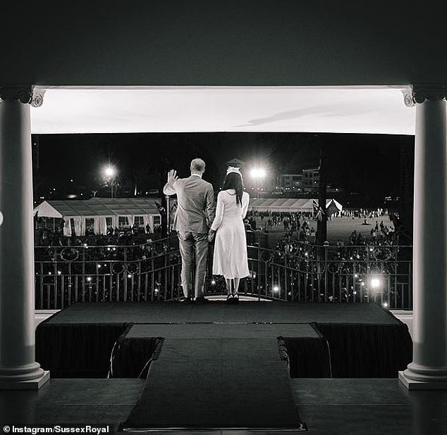 Bạn của Công nương Meghan Markle là Priyanka Chopra và Jessica Mulroney cũng nhấn nút "follow" và "thả tim" bài đăng đầu tiên của cặp đôi Hoàng gia này trên tài khoản @SussexRoyal.