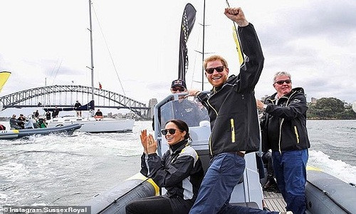 Chỉ trong vòng 30 phút sau khi công bố, tài khoản Instagram của vợ chồng Hoàng tử Harry đã thu hút hơn 150.000 người theo dõi, trong đó có những người nổi tiếng như Gwyneth Paltrow, David Beckham và Blake Lively,...