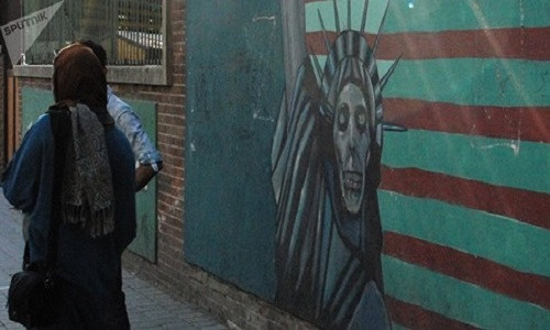 Iran ban hanh dao luat coi quan doi My la “khung bo”?