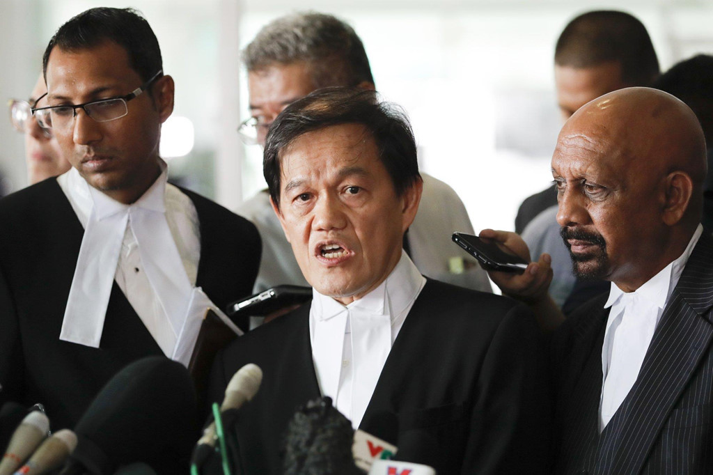 "Cô ấy sẽ về nhà vào tuần đầu tiên của tháng 5", luật sư Hisyam Teh Poh Teik nói với phóng viên. Ảnh: AP. 