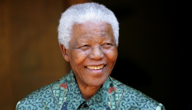 Cựu Tổng thống Nam Phi Nelson Mandela từng nằm ngủ trên tấm chiếu mỏng trải trên nền đá trong thời gian ở tù suốt 27 năm. Ảnh: PRI.