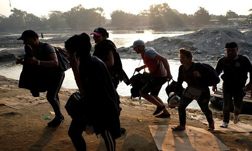 Trong 5 tháng đầu năm tài khoá 2019, 6.289 người Cuba đã xuất hiện tại các cửa khẩu biên giới Mỹ-Mexico mà không có giấy tờ. Theo dữ liệu từ Cơ quan Hải quan và Biên phòng Mỹ, con số này đang trên đà tăng gần gấp đôi so với cả năm tài khóa 2018.