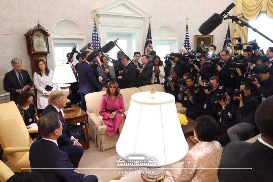 Trong cuộc hội đàm với Tổng thống Moon tại Washington ngày 11/4, Tổng thống Trump bày tỏ sự sẵn sàng tiến hành cuộc gặp thượng đỉnh lần thứ 3 với nhà lãnh đạo Triều Tiên Kim Kim Jong-un. 